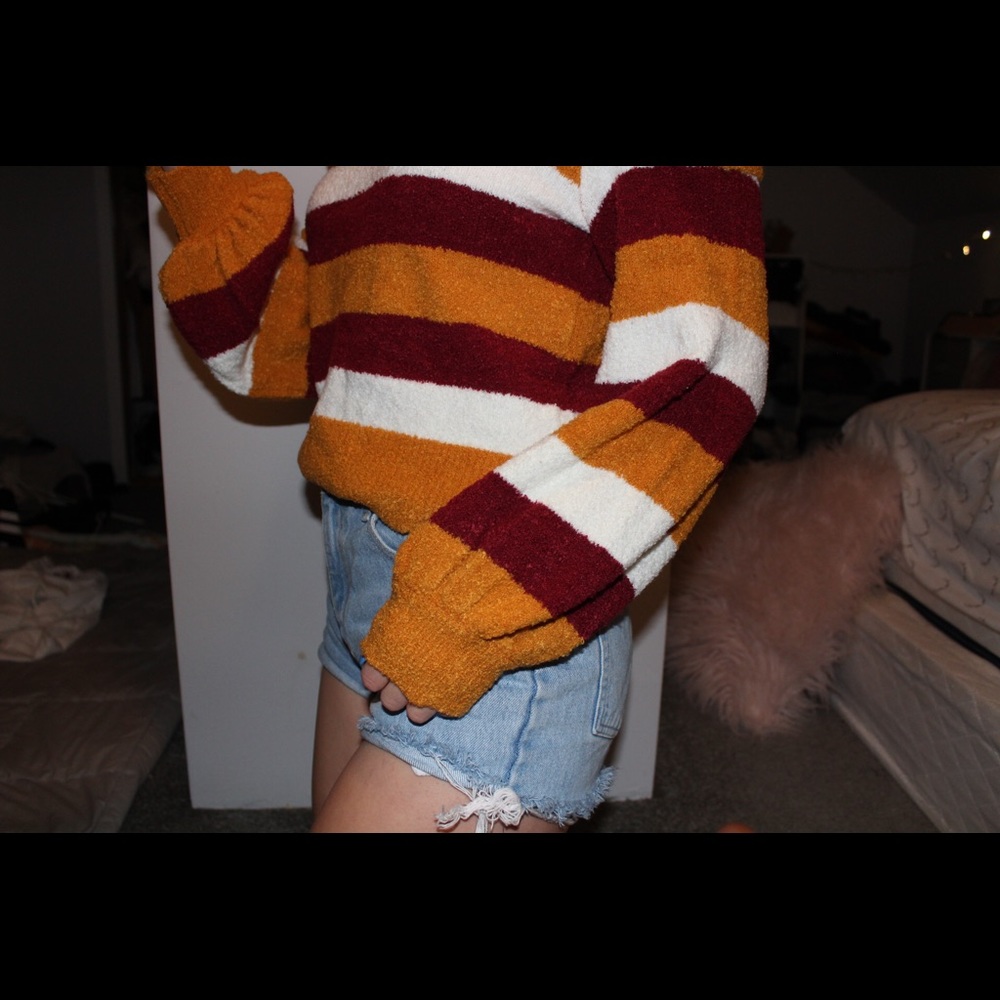 sweater - Picture 2 of 4
